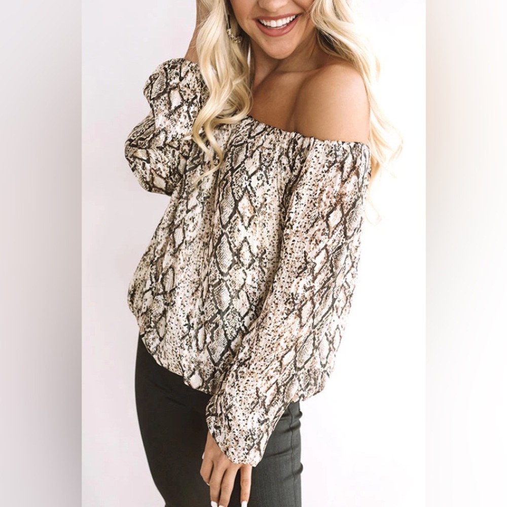 3/$15 DO+BE blouse size S